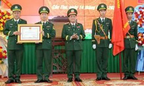 Bộ đội biên phòng Cần Thơ nhận Huân chương Chiến công hạng nhì