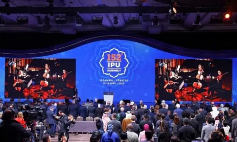 Chủ tịch Quốc hội cùng đoàn Việt Nam dự khai mạc IPU-152