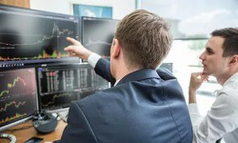 Phiên 16/4: Khối ngoại tiếp tục bán ròng nghìn tỷ, ngược chiều gom mạnh hai cổ phiếu VN30