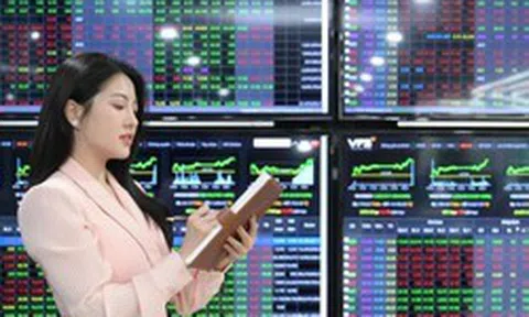 Công ty chứng khoán dồn dập tăng vốn đón 'sóng' nâng hạng