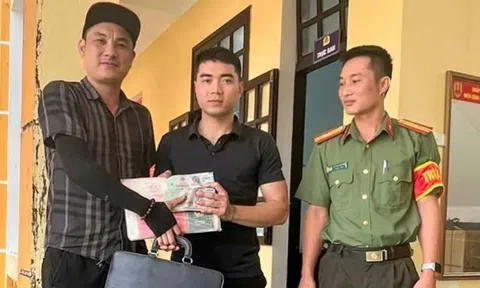 Thanh niên chạy bộ nhặt được chiếc cặp có hàng trăm triệu