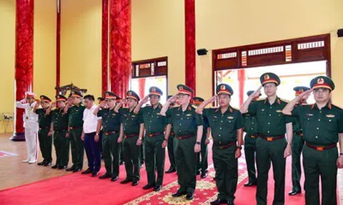 Đại tướng Nguyễn Trọng Nghĩa thăm, làm việc tại Trung đoàn 10