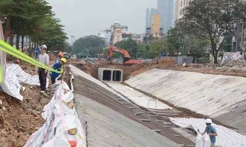 Mỗi ngày Vành đai 1 chậm tiến độ, người dân thêm 1 ngày ùn tắc