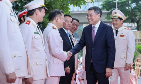 Thủ tướng: Tên gọi 'Cảnh sát hình sự' mãi là niềm tin cậy của Nhân dân