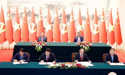 Việt Nam và Trung Quốc ký kết 32 văn kiện hợp tác