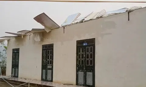 Lốc xoáy ở Điện Biên làm tốc mái trường học, 9 nhà dân bị ảnh hưởng