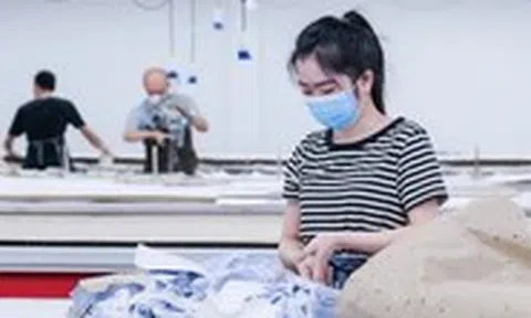 Đề xuất điều chỉnh lương tối thiểu để theo kịp giá xăng, điện, nước