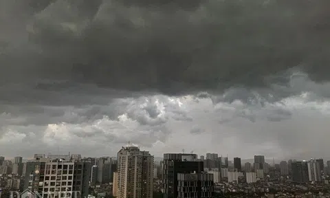 Hà Nội mưa dông diện rộng