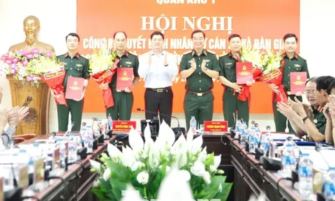 Công bố các quyết định của Bộ trưởng Bộ Quốc phòng về công tác cán bộ