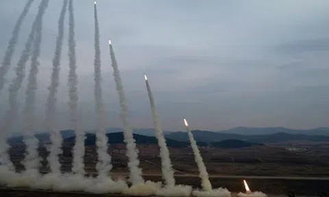 Triều Tiên tổ chức phóng thử tên lửa đạn đạo với sự giám sát của ông Kim Jong Un