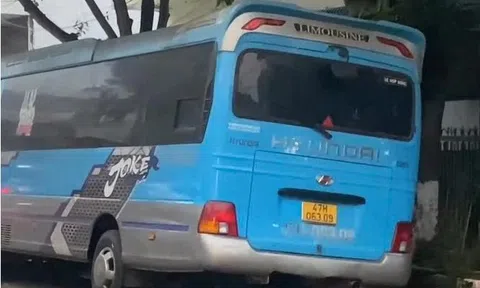 Tài xế bỏ mặc xe khách trước nhà dân suốt 7 tháng