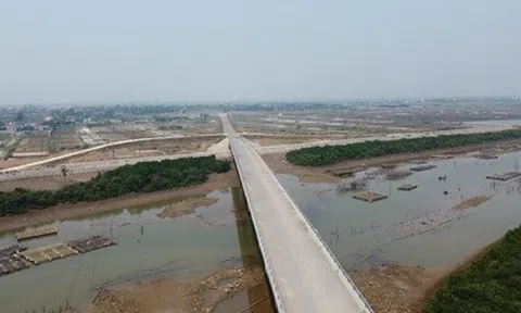 Nghệ An: Chờ giải phóng mặt bằng, công trình cầu trăm tỷ chưa thể thông tuyến