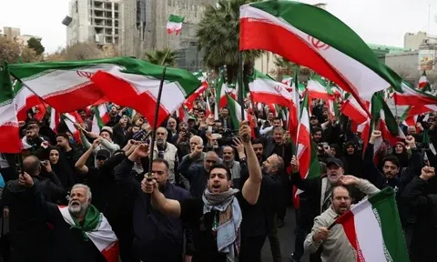 App cầu nguyện bị hack, phát thông điệp đầu hàng tới người Iran