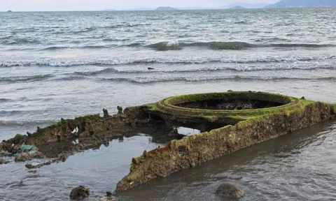 Xác xe tăng bất ngờ trồi lên ở biển Quy Nhơn