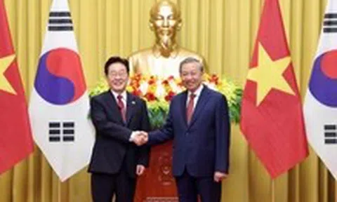 Việt Nam bắn 21 loạt đại bác chào mừng Tổng thống Hàn Quốc thăm cấp Nhà nước