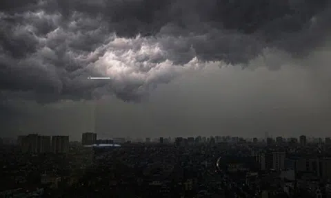 Mưa dông diện rộng ở Bắc Bộ, Hà Nội chuyển mát