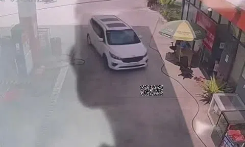 Bé gái gần 2 tuổi bị xe cán tử vong khi chơi trong cây xăng ở TP.HCM