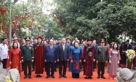 Tổng Bí thư, Chủ tịch nước Tô Lâm dâng hương tưởng niệm các vua Hùng