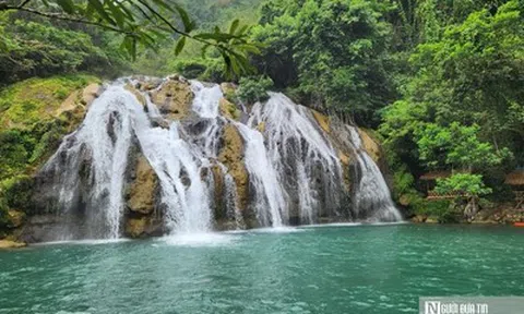 Ngắm mây trên đỉnh Sa Mù, trải nghiệm thác Tà Puông tuyệt đẹp giữa núi rừng Quảng Trị