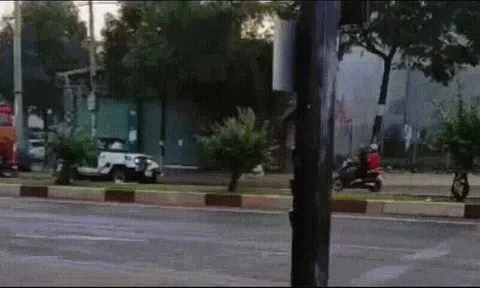 Lái xe jeep đi ngược chiều, đe dọa tài xế công nghệ