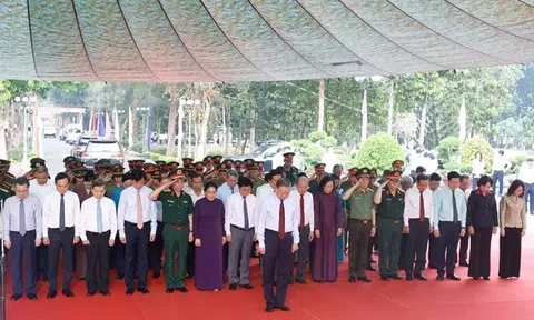 Tổng Bí thư, Chủ tịch nước Tô Lâm dâng hương tưởng niệm các Anh hùng liệt sĩ tại Tây Ninh