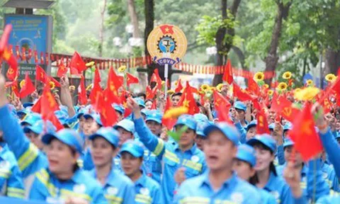 1.000 công nhân lao động diễu hành kỷ niệm 140 năm Ngày Quốc tế Lao động 1/5 tại Hà Nội