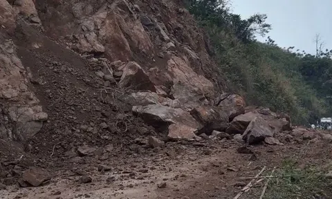 Hơn 20.000 người dân bị cô lập ở Sơn La