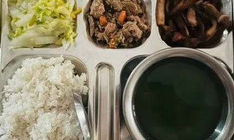 Tổng lực kiểm tra 'điểm nóng’ bếp ăn tập thể, thức ăn đường phố