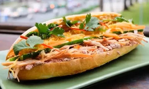 Bánh mì Hồng Ngọc bị xử phạt 90 triệu, đình chỉ 4 tháng