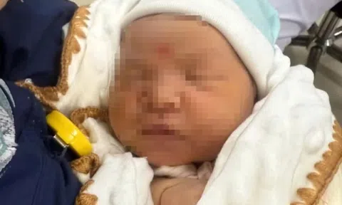 Bé gái 10 ngày tuổi bị bỏ rơi tại bệnh viện lớn nhất Nghệ An