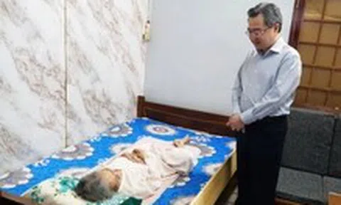 Ông Nguyễn Thanh Nghị thăm, tặng quà gia đình chính sách, công nhân khó khăn ở Quảng Ngãi