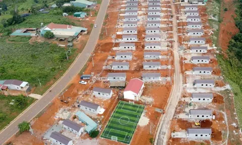 Trao 60 'cột mốc sống' cho người dân biên giới Lâm Đồng