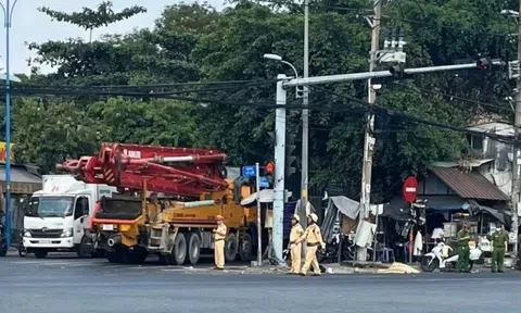 Xe tải lao vào đám đông ở TP.HCM, một người tử vong