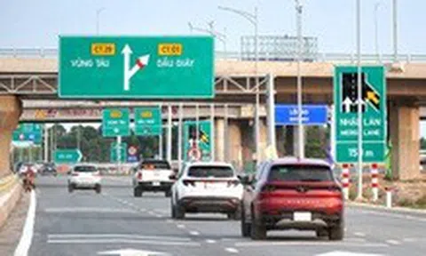 Bắt đầu cho xe vào cao tốc Biên Hòa - Vũng Tàu, đi tốc độ không quá 80km/h