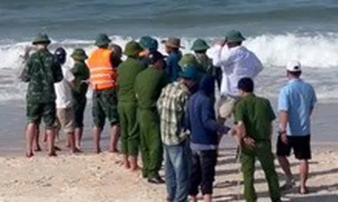 Đã tìm thấy thi thể người cha cứu con bị sóng cuốn ở Quảng Trị