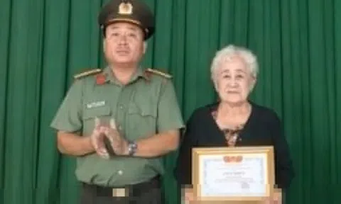 Cụ bà ở Vĩnh Long trả lại ví tiền 73 triệu
