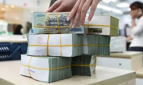 Lãi suất huy động tiếp tục giảm