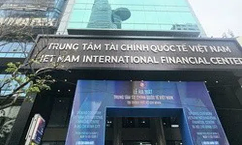 Sếp ngân hàng nói về điện sạch để hút vốn vào Trung tâm tài chính quốc tế