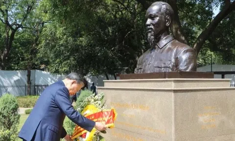 Tổng Bí thư, Chủ tịch nước tưởng niệm Gandhi và Chủ tịch Hồ Chí Minh