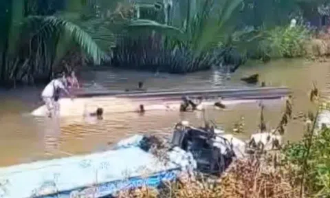 Tin mới vụ lật thuyền chở 14 khách ở Cà Mau