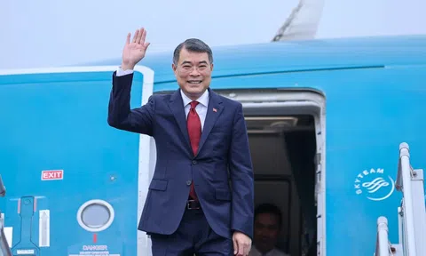 Thủ tướng lên đường dự Hội nghị Cấp cao ASEAN