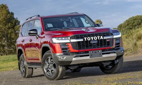 Cận cảnh Toyota Land Cruiser Performance Hybrid mạnh 464 mã lực