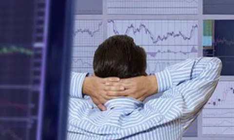 Tiếp đà bán ròng hơn 1.000 tỷ phiên đầu tuần, khối ngoại "xả" mạnh cổ phiếu nào?