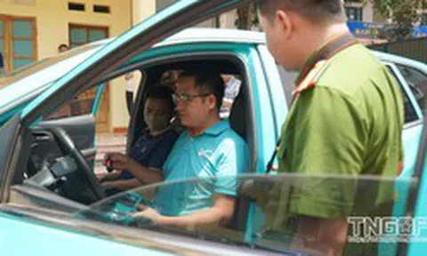 Bắt 4 tài xế lắp thiết bị điện tử trên taxi điện nhằm chiếm đoạt tiền