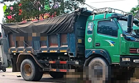 Xe máy điện va chạm ôtô tải ở Hà Tĩnh, 2 người tử vong