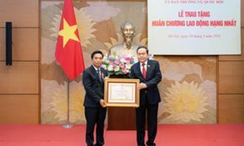Phó Chủ tịch Quốc hội Nguyễn Doãn Anh nhận Huân chương Lao động hạng Nhất