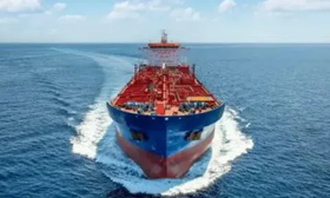 Dầu Nga tiếp tục chảy ra thị trường sau quyết định của Mỹ