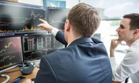 Khối ngoại "tung" hơn 700 tỷ gom ba cổ phiếu bluechips trong phiên VN-Index biến động mạnh