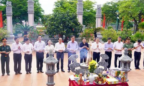 Quảng Trị: Thành kính dâng hương tưởng niệm Chủ tịch Hồ Chí Minh và các Anh hùng liệt sĩ