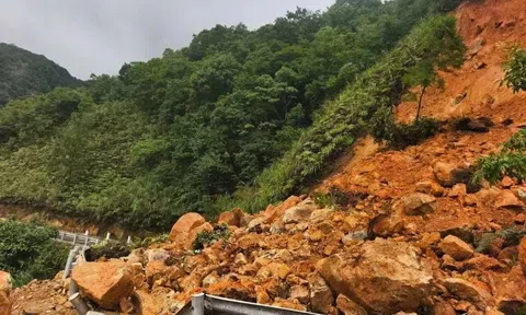Quảng Ninh tiếp tục mưa lớn, nhiều tuyến đường sạt lở, chia cắt